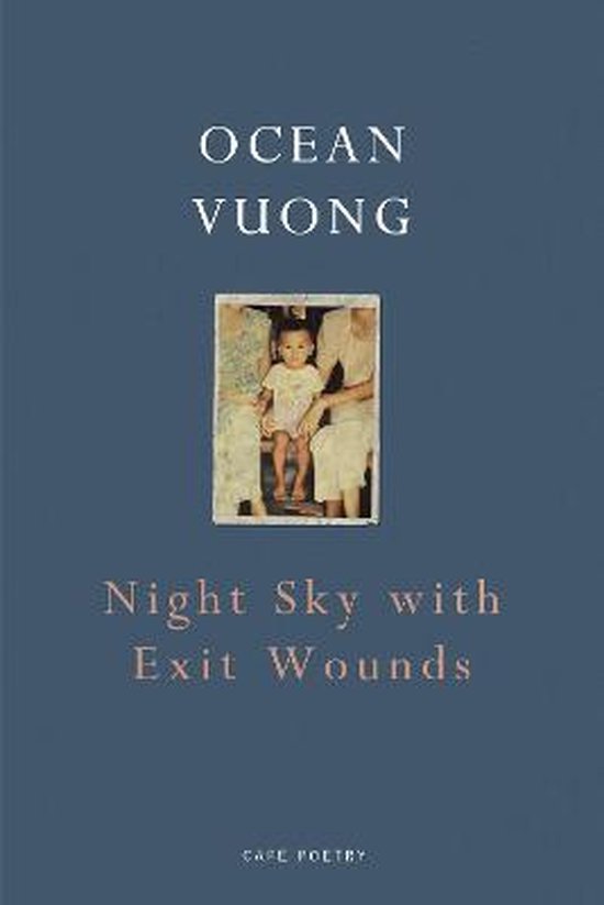 Boek cover Night Sky with Exit Wounds van Ocean Vuong (Paperback)
