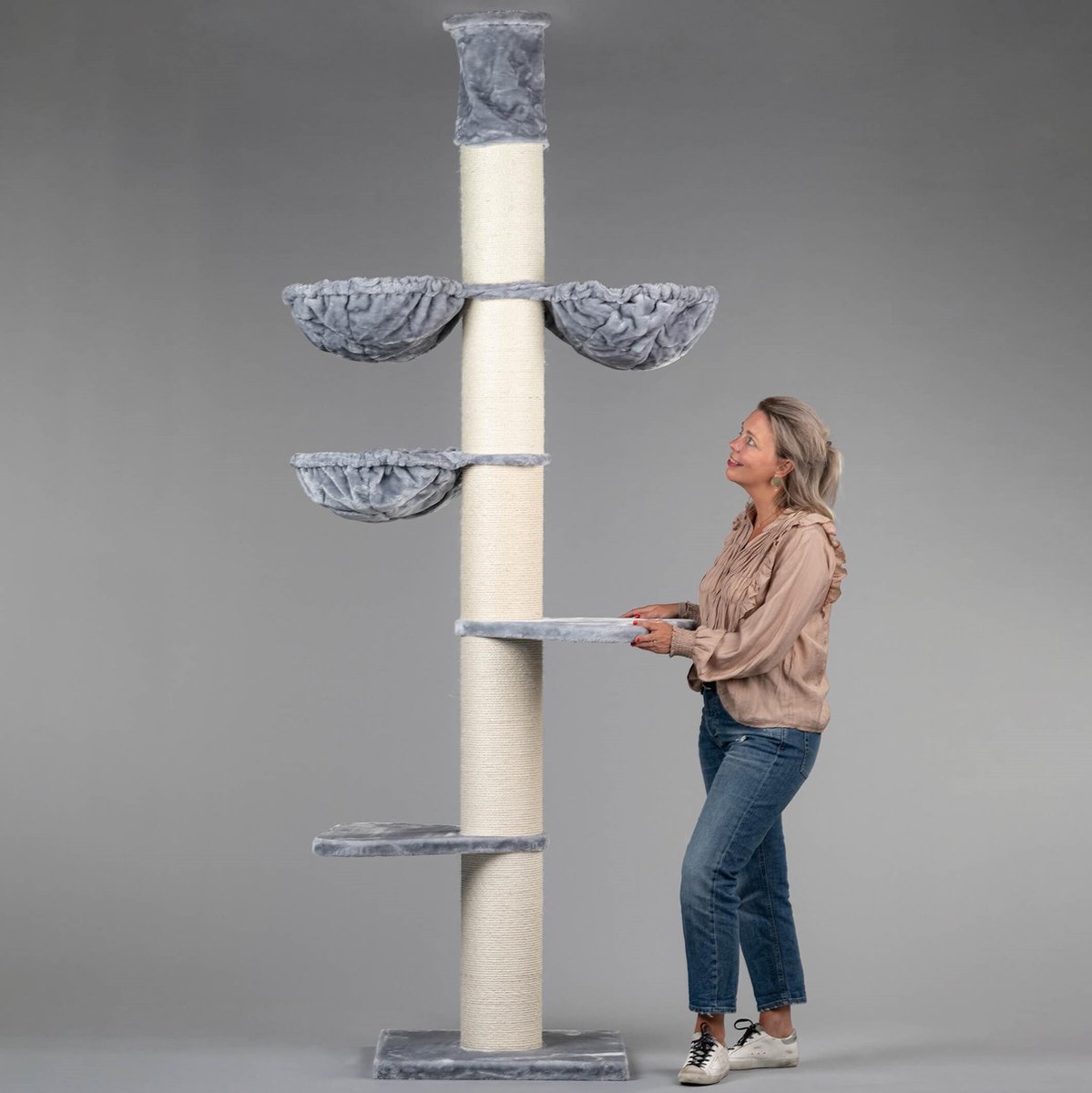 Krabpaal Plafondhoog voor Grote Katten Maine Coon Tower Plus Lichtgrijs Grijs van RHRQuality