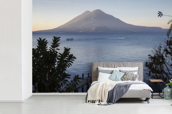 Lac Atitlán lors d'un lever de soleil au Guatemala papier peint photo vinyle largeur 390 cm x hauteur 260 cm - Tirage photo sur papier peint (disponible en 7 tailles)