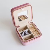 Lily&Co® Luxe Sieradendoosje Voor Op Reis - Compacte Sieraden Box - Cadeau Voor Haar - 10x10x5cm - Roze