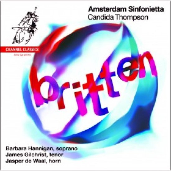 Pochette d'album avec le texte 'britten' en lettres roses et violettes, entouré de formes abstraites rouges et bleues. Amsterdam Sinfonietta, Candida Thompson, Barbara Hannigan, James Gilchrist, Jasper de Waal.