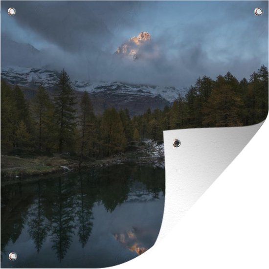 Tuinposters Matterhorn achter nevel in Zwitserland - 50x50 cm - Tuindoek - Buitenposter