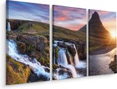 Schilderij - Kirkjufell, Kerkberg, berg in IJsland, 3 luik, premium print