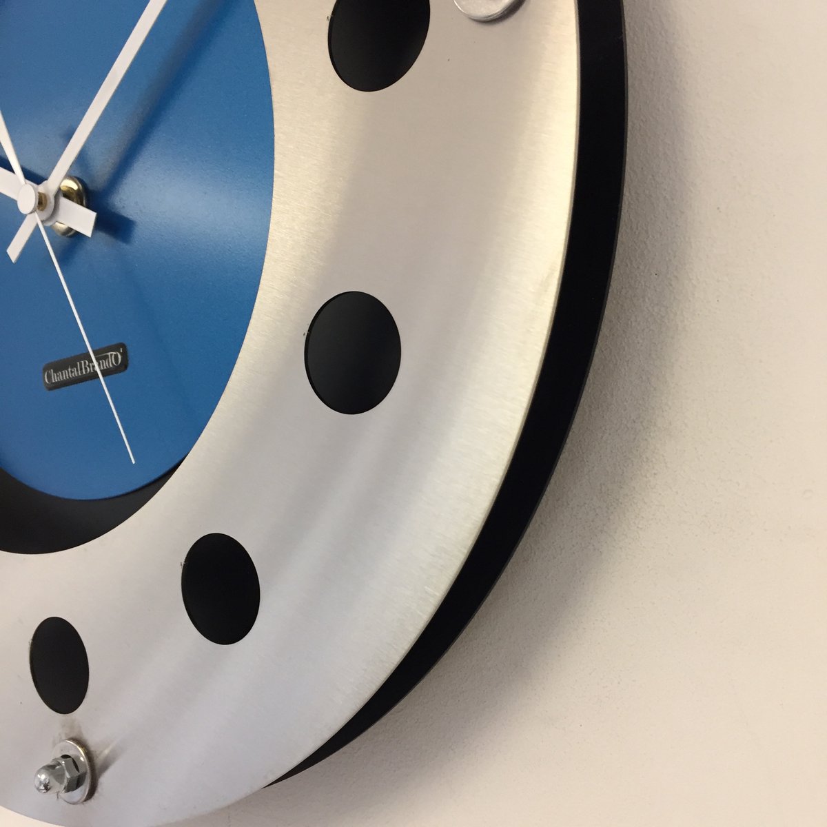 WANDKLOK MECANICA FULL BLACK WITH LIGHT BLUE COLOR SMALL INNER CIRCLE BLACK POINTER MODERN DUTCH DESIGN HANDGEMAAKT 40 cm