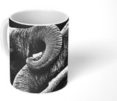 Mok - Knuffelende olifanten in zwart-wit - 350 ML - Beker