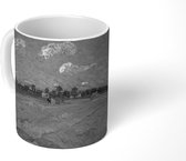 Mok - Geploegde akkers (de voren) - Vincent van Gogh - Zwart - Wit - 350 ML - Beker