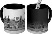 Magische Mok - Foto op Warmte Mok - tekening van rode huizen in Amsterdam - zwart wit - 350 ML