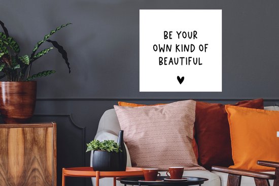 Affiche citation en anglais "Be your own kind of beautiful" avec un coeur sur fond blanc - 50x50 cm