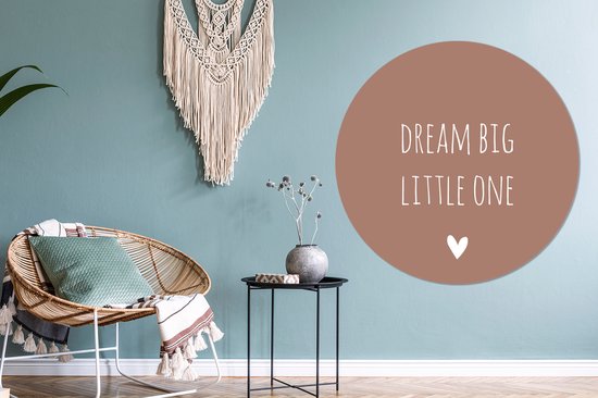 WallCircle - Muurstickers - Behangcirkel - Engelse quote "Dream big little one" met een hartje op een bruine achtergrond - ⌀ 120 cm - Muurcirkel - Zelfklevend - Ronde Behangsticker XXL