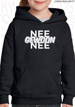 NEE GEWOON NEE unisex kids hoodie - Zwart - Maat 164 - 14/15 jarigen - Lange mouwen - Met capuchon en steekzakken - Regular Fit - Grappige teksten - Leuke hoodies | truien | sweate