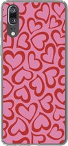 Geschikt voor Huawei P20 hoesje - Een illustratie van behang met rode hartjes - Siliconen Telefoonhoesje