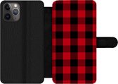 Bookcase Geschikt voor iPhone 11 Pro Max telefoonhoesje - Plaid - Zwart - Rood - Met vakjes - Wallet case met magneetsluiting
