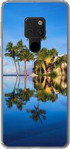 Geschikt voor Huawei P40 Lite hoesje - Bij Wailea Beach op Hawaii worden palmbomen gereflecteerd op het water - Siliconen Telefoonhoesje