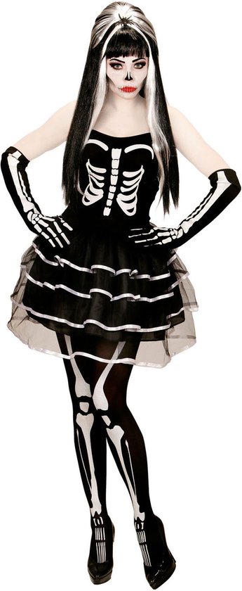 Model in zwart skeletkostuum: jurkje, lange handschoenen, panty met skeletprint.