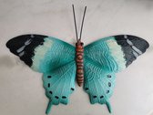 Grote vlinder in metaal van 37 op 25 cm  met relief en handbeschilderd in azuurblauwe tinten