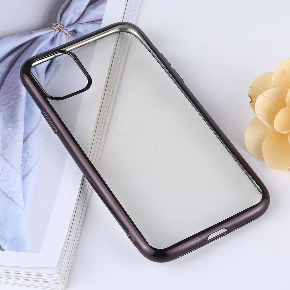Mobigear Hoesje geschikt voor Apple iPhone 11 Telefoonhoesje Flexibel TPU | Mobigear Royal Backcover | iPhone 11 Case | Back Cover - Zwart / Transparant