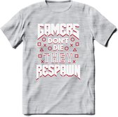 Gamers don't die T-shirt | Rood | Gaming kleding | Grappig game verjaardag cadeau shirt Heren – Dames – Unisex | - Licht Grijs - Gemaleerd - M