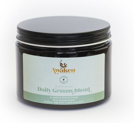 Een pot Awaken Daily Greens blend met een label waarop 'Daily Greens blend, Algae & Wheatgrass' staat.