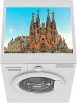 Wasmachine beschermer mat - Sagrada Familia onder een blauwe lucht in Spanje - Breedte 55 cm x hoogte 45 cm