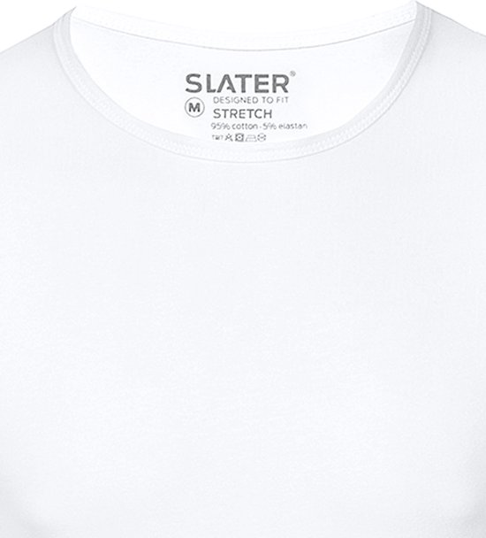 Close-up van neklabel van wit Slater t-shirt: "SLATER DESIGNED TO FIT M STRETCH 95% katoen 5% elastan".