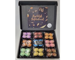 Paaseieren Proeverij Pakket | Box met 9 verschillende smaken paaseieren en Mystery Card 'Hartelijk Gefeliciteerd' met geheime boodschap + PaasProeverij Scorekaart | Verrassingsbox Pasen | Cadeaubox | Relatiegeschenk | Chocoladecadeau