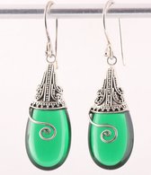 Traditionele bewerkte zilveren oorbellen met groene obsidiaan
