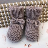 Gebreide babyslofjes - Met Omslag - Beige - Merino Wol - Lovely Stitches