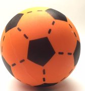 Set van 2 foam softbal voetballen oranje 20 cm - Zachte speelgoed voetbal