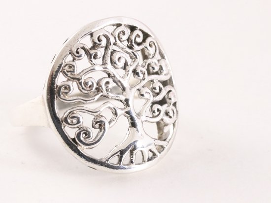 Ronde opengewerkte zilveren ring met levensboom - maat 18