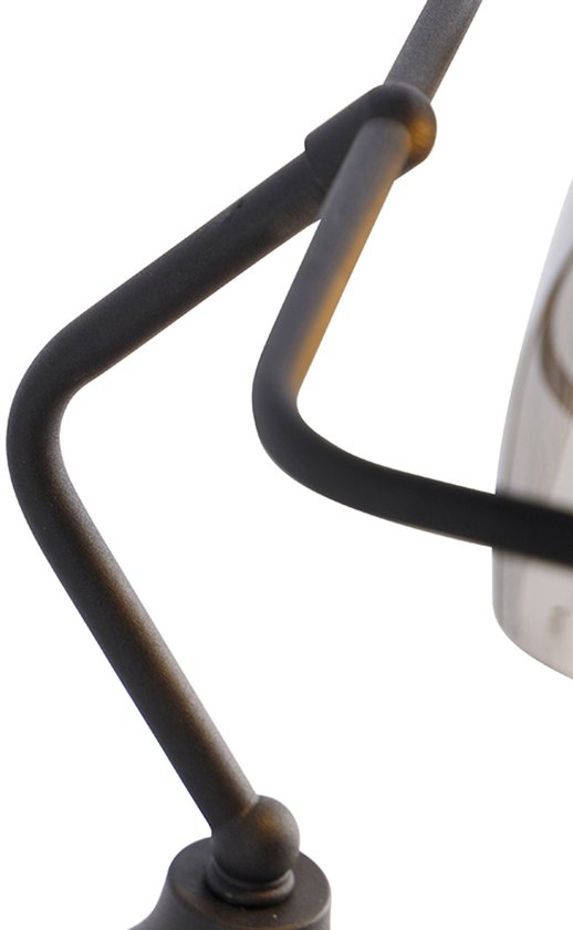 Détail du bras métallique d'une lampe de banquier noire.