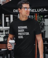 Vaderdag T-shirt Husband Daddy Protector Hero | Kleur Zwart | Maat XL | Vaderdag Kados / Cadeautjes