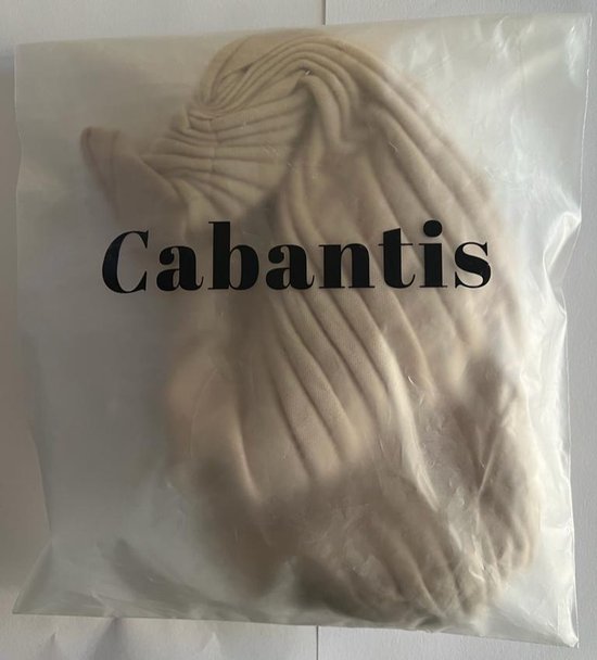 Beige kente hoed met plooien en knoop in een plastic verpakking met 'Cabantis' logo.