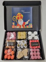 Oud Hollands Snoep Pakket | Box met 9 verschillende populaire ouderwets lekkere snoepsoorten en Mystery Card 'Fijne Sinterklaas' met geheime boodschap | Verrassingsbox | Snoepbox | Sinterklaas Cadeaubox
