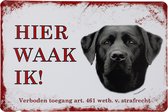 Hier waak ik Labrador - Wandbord - Metalen bord - Decoratie - 20 x 30cm - UV bestendig - Wandborden - Metalen borden - Uniek - Eco vriendelijk - Metalen decoratie - Cadeau - Hond -