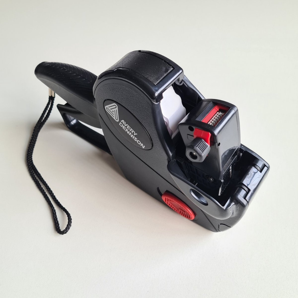 Prijstang Avery Dennison Cas 1/8 compleet met 1 doos etiketten afmeting