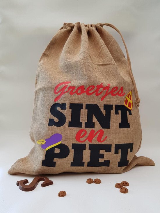 Foto: Sinterklaas jute zak voor cadeautjes met de tekst groetjes sint en piet sinterklaas surprise kadootjes pepernoten