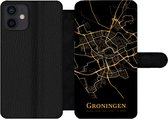 Bookcase Geschikt voor iPhone 12 telefoonhoesje - Groningen - Stadskaart - Goud - Met vakjes - Wallet case met magneetsluiting