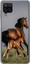 Geschikt voor Samsung Galaxy A12 hoesje - Dieren - Paarden - Veulen - Siliconen Telefoonhoesje