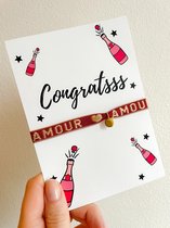 Wenskaart met sieraad - Congrats gefeliciteerd kaartje - Verstelbaar armbandje rood Amour muntje goud - Verkleurt niet - In cadeauverpakking - Snel in huis