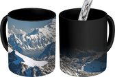 Magische Mok - Foto op Warmte Mok - De hoogste berg van Europa de Mont Blanc met vele witte bergtoppen - 350 ML - Uitdeelcadeautjes