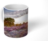 Mok - Koffiemok - Bloeiende heide tijdens zonsondergang in Nederland - Mokken - 350 ML - Beker - Koffiemokken - Theemok