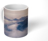 Mok - Mist trekt over een gebergte - 350 ML - Beker - Uitdeelcadeautjes