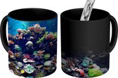Magische Mok - Foto op Warmte Mokken - Koffiemok - Aquarium met tropische vissen en koralen - Magic Mok - Beker - 350 ML - Theemok