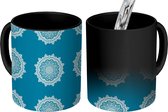 Magische Mok - Foto op Warmte Mokken - Koffiemok - Mandala - Bloemen - Blauw - Bohemian - Patronen - Magic Mok - Beker - 350 ML - Theemok