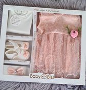 Baby jurk - feestjurk-doopjurk - doopkleding -dooppakje- doopschoentjes- pasgeboren-new born-baby geschenkset-bloemenmotief -zalmroze feestjurk-maat 56/62