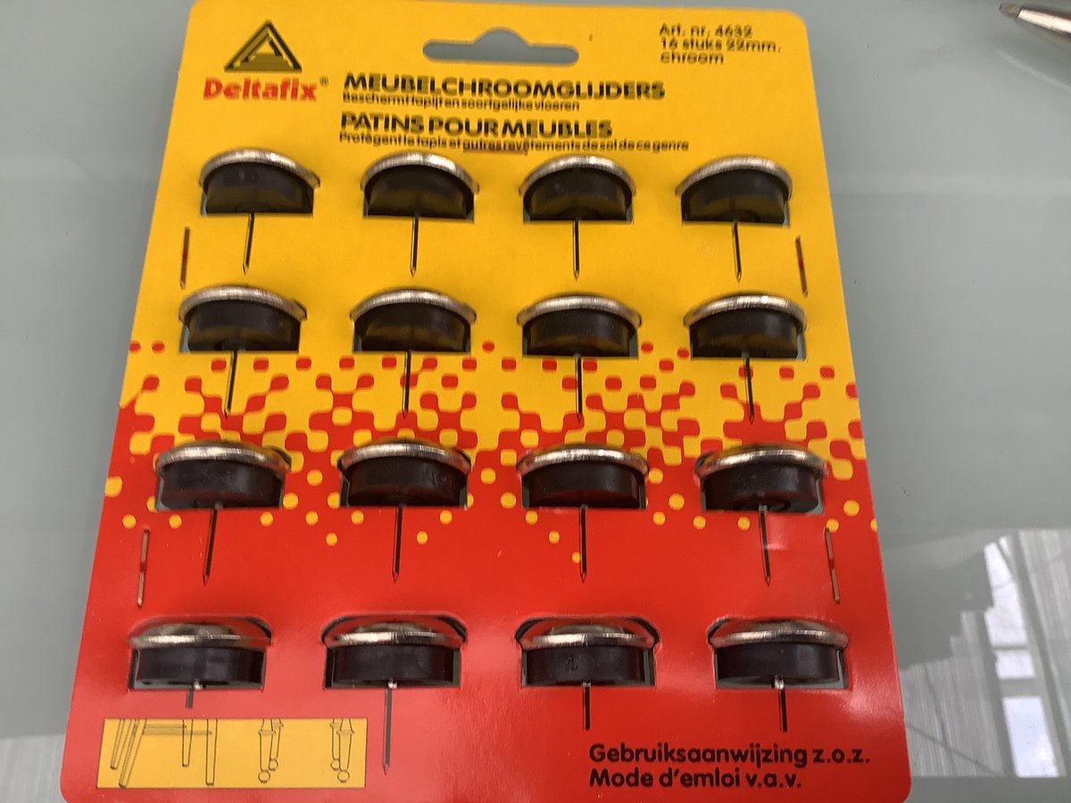 Deltafix. Stoelpoot glijders. meubel 16 stuks. 22 mm. Rubber. antikras. Voor laminaat, parket.