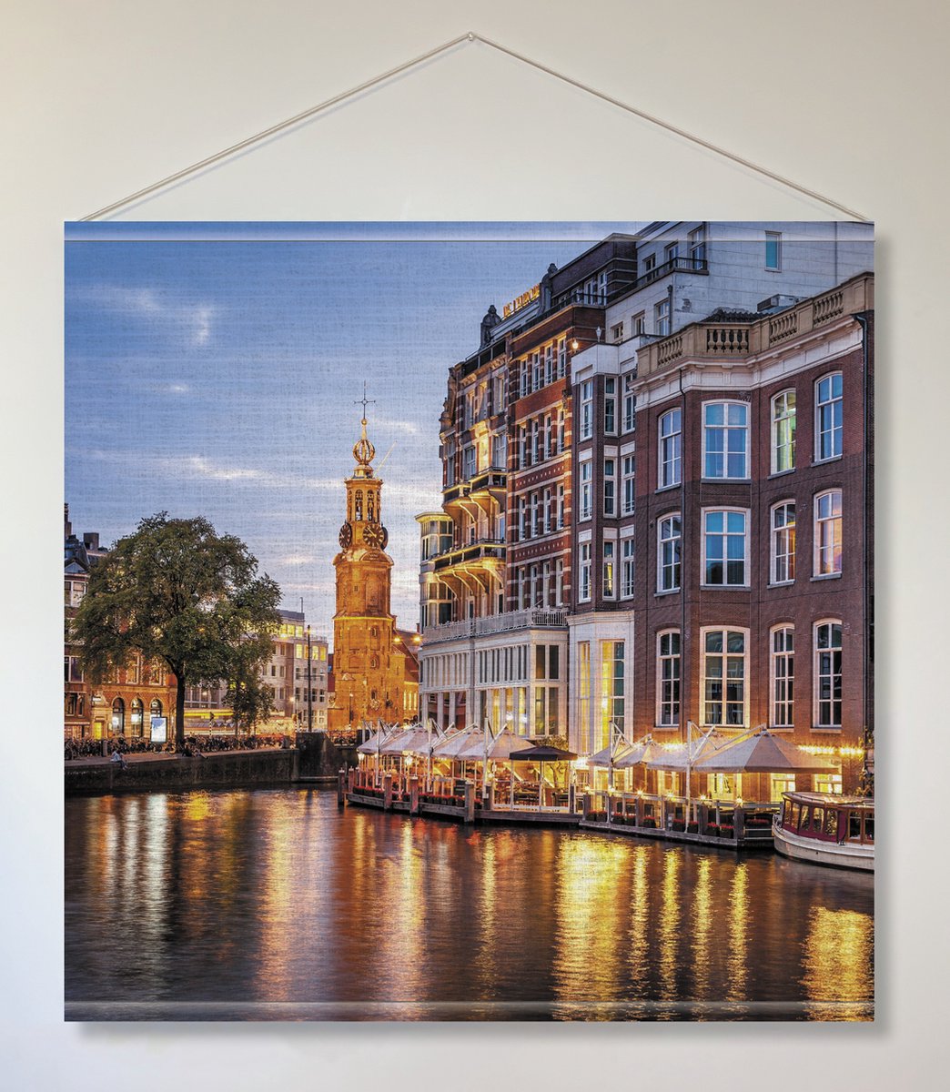 Textiel poster Amsterdam 1 op 230 g/m2 decotex. 4/0 full colour gedrukt/ 100 x 100 cm/ 2X Houten stok 25mm houten canvas frame / Met aanhangkoord.