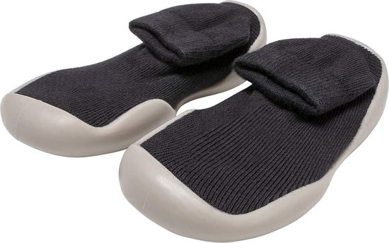 Paar donkergrijze babyschoenen met omgeslagen boord en beige zolen.