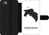 Bookcase Geschikt voor iPhone 7 telefoonhoesje - Groningen - Kaart - Zwart - Wit - Met vakjes - Wallet case met magneetsluiting