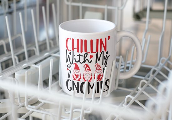 Tasse Saint-Valentin avec texte : chillin with my gnomies | cadeau de Saint-Valentin | Décoration de Saint-Valentin | Cadeaux drôles | Tasse de café | Gobelet à café | Tasse à thé | Tasse de thé